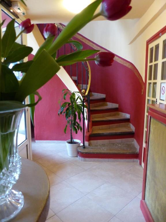 Hotel Restaurant Le Provence Brignoles Exterior photo